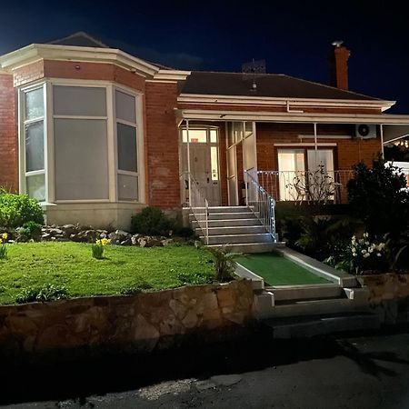 Oakleigh House Hotel Burnie Exterior photo
