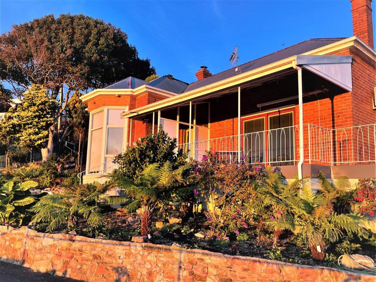 Oakleigh House Hotel Burnie Exterior photo