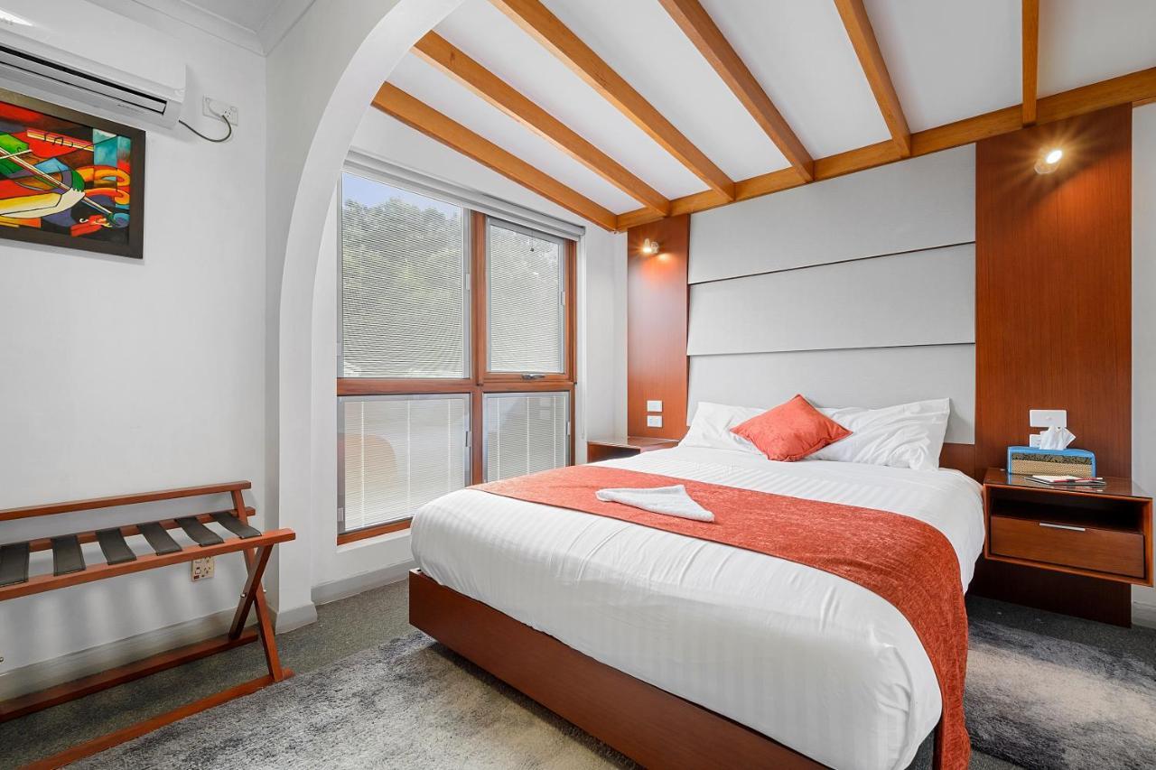 Oakleigh House Hotel Burnie Exterior photo