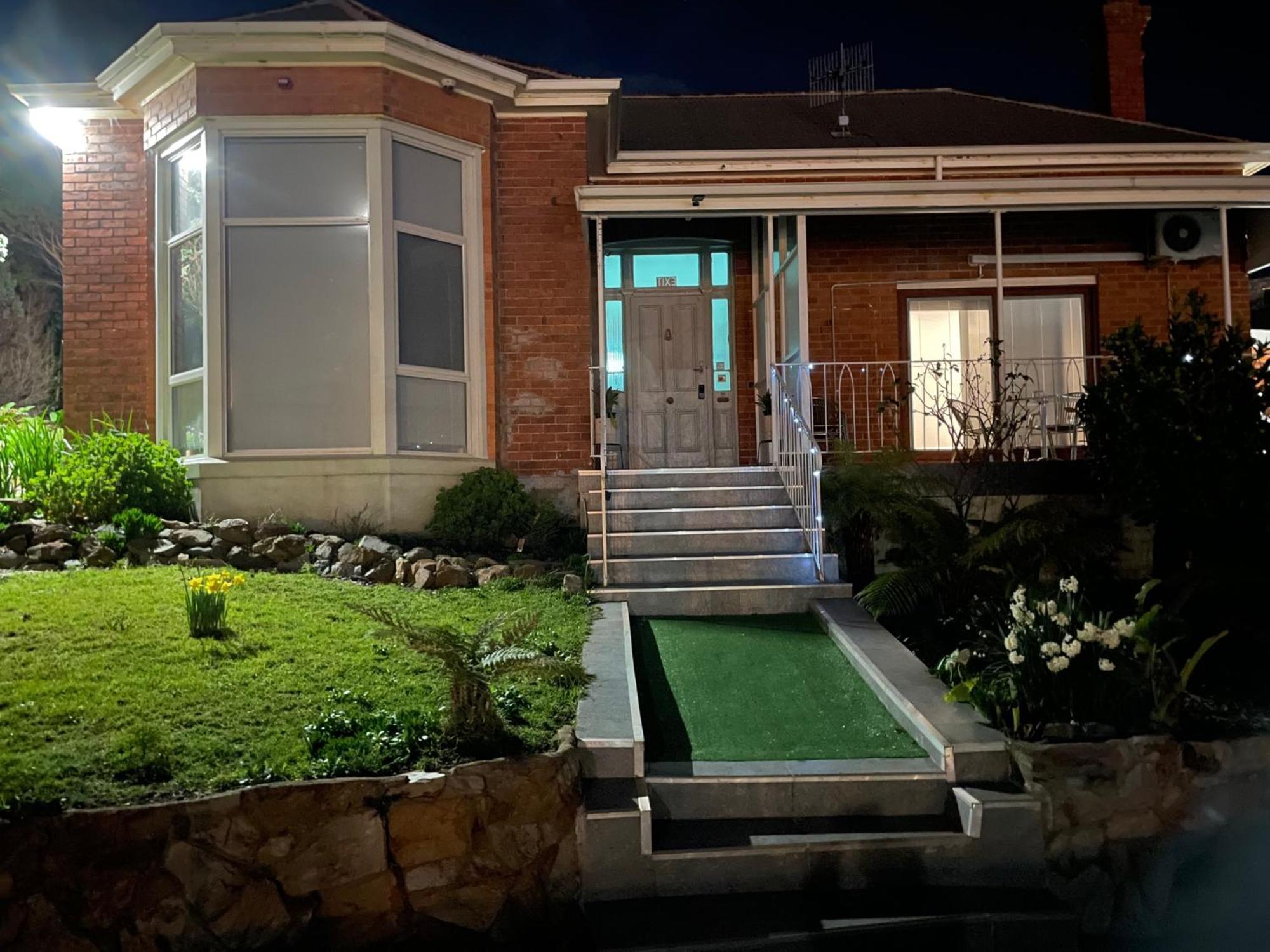 Oakleigh House Hotel Burnie Exterior photo